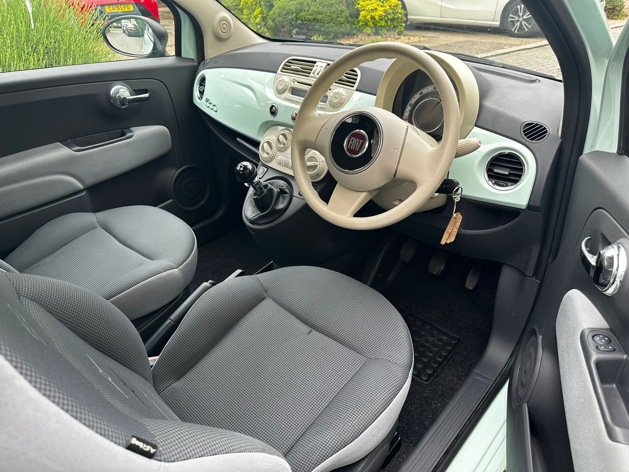 FIAT 500 1 YEARS MOT 2015 MODEL £35 TAX