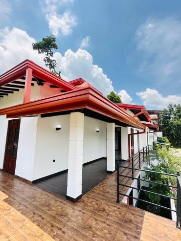 A new two storey house for immediate sale near Athurugiriya Kaduwela